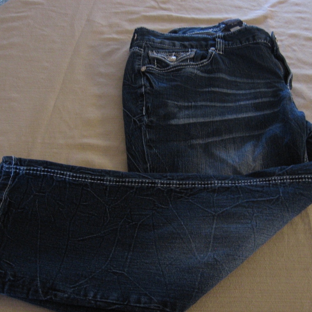 Rhythm in Blues Wrinkle/Contrast Stitch Capri